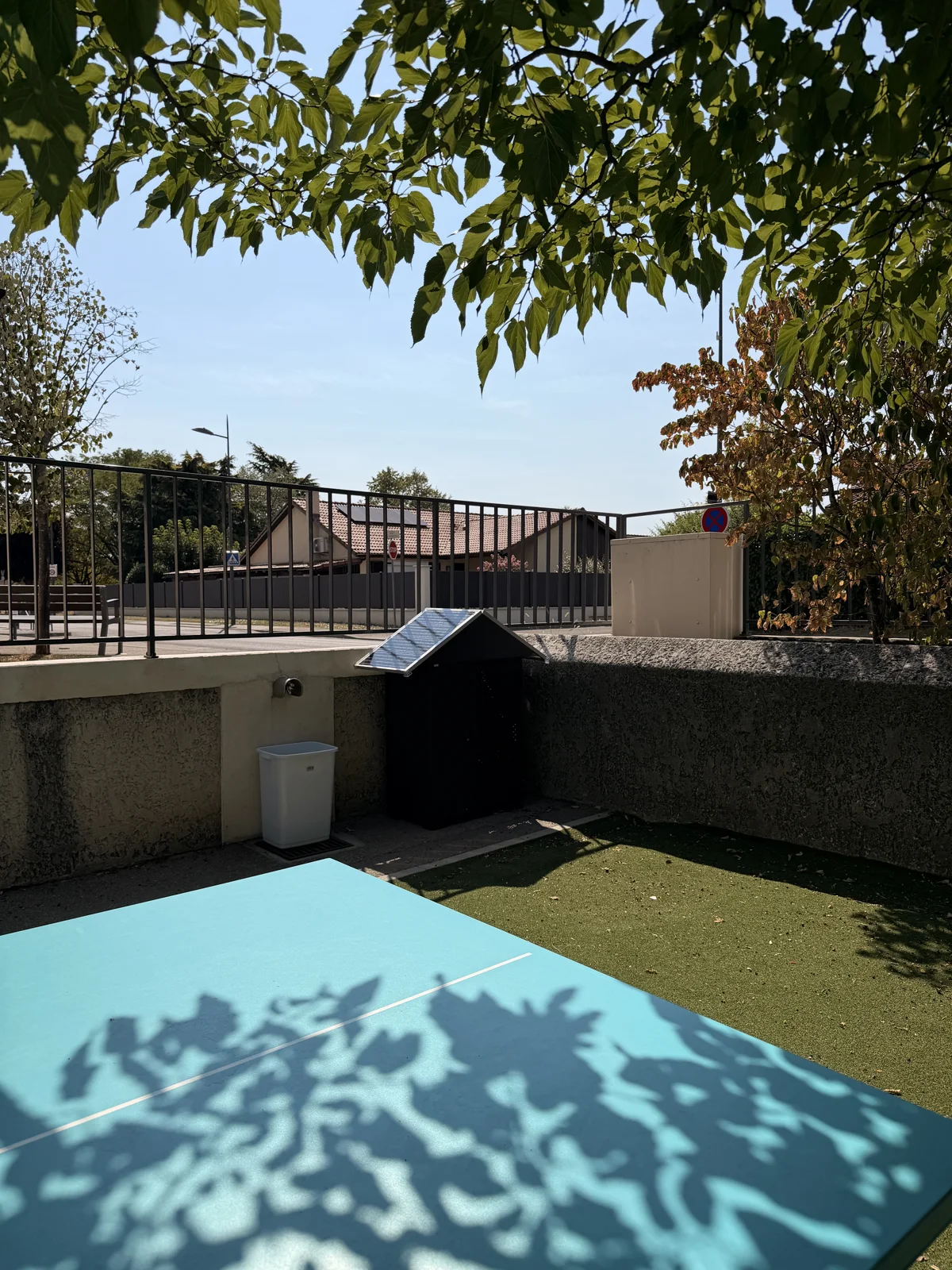 Dispositif solaire dans le groupe scolaire des Tarentelles à Chassieu